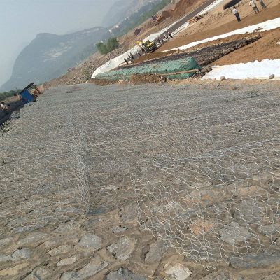 雷諾護(hù)墊用于水利堤防、岸坡、海曼等